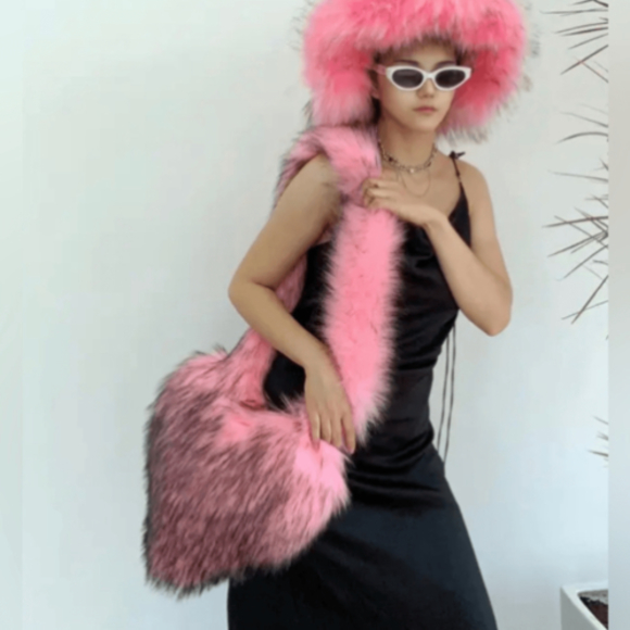 Faux fur Hat with matching Heart Bag - Picture 5 of 17